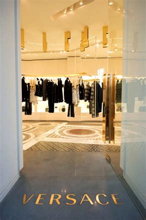 prezzi negozio versace roma